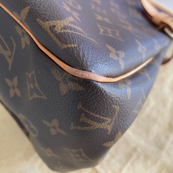 LOUIS VUITTON Batignolles Horizontal
Tote Bag - Picture 5 of 7
